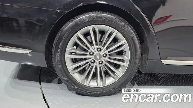 Genesis G90 2017 thumb 9