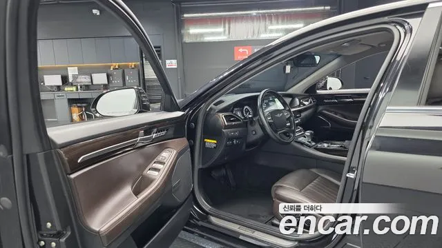 Genesis G90 2017 thumb 10