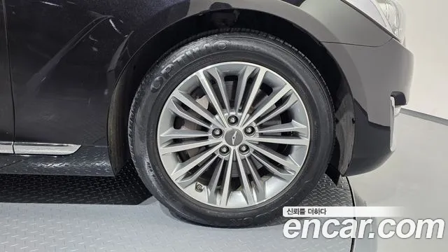 Genesis G90 2017 thumb 5