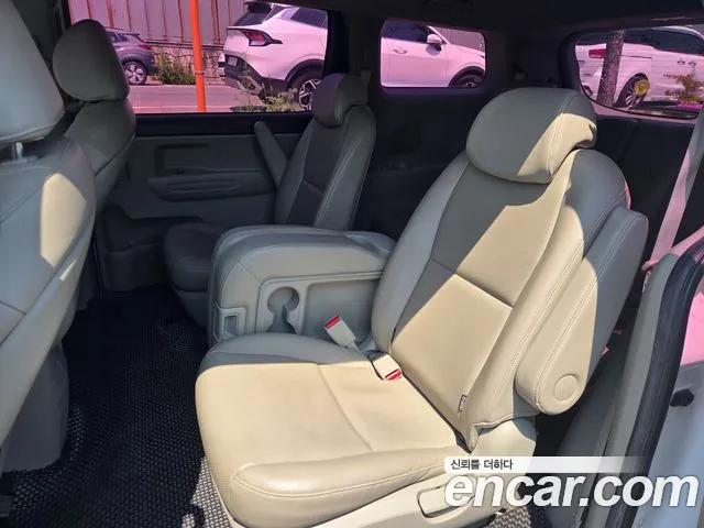 Kia Carnival 2020 thumb 6