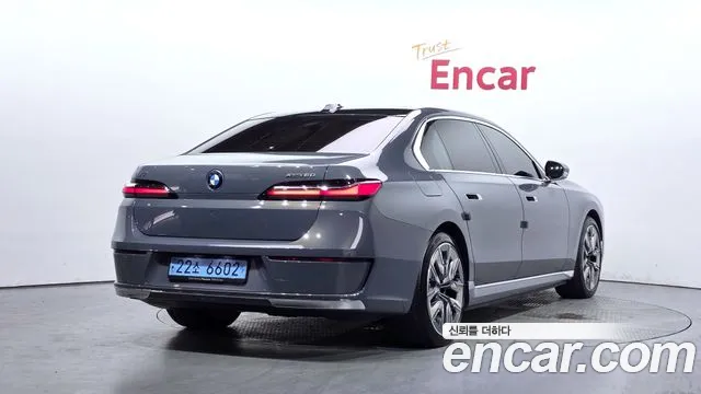 BMW i7 2023 thumb 10