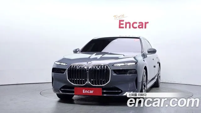 BMW i7 2023 thumb 5