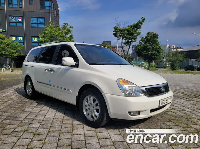 Kia Carnival 2013 thumb 8