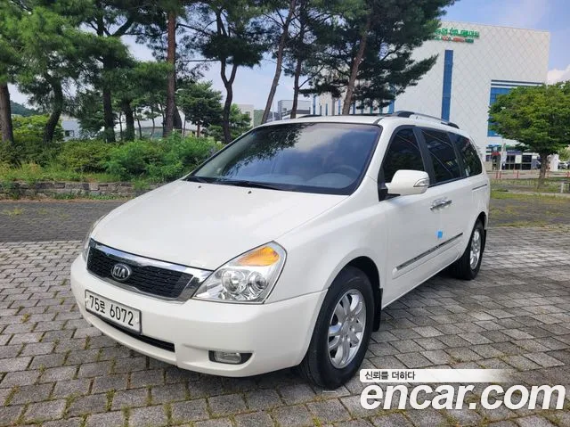 Kia Carnival 2013 thumb 10