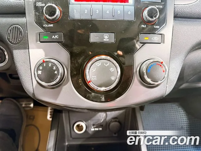 Kia Carens 2009 thumb 12