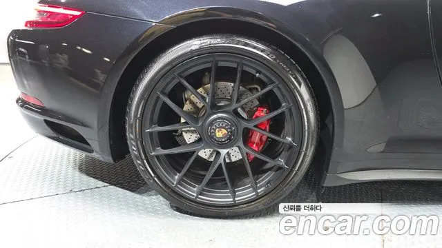 Porsche 911 2019 thumb 7