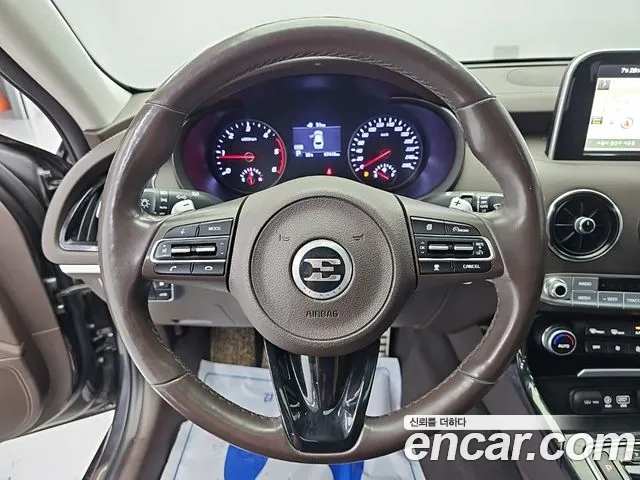 Kia Stinger 2018 thumb 12