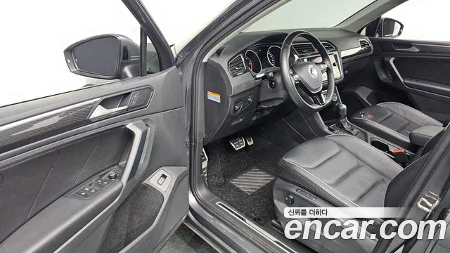 Volkswagen Tiguan 2019 thumb 2