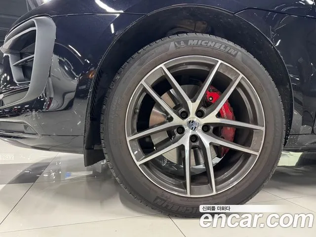 Porsche Macan 2022 thumb 2