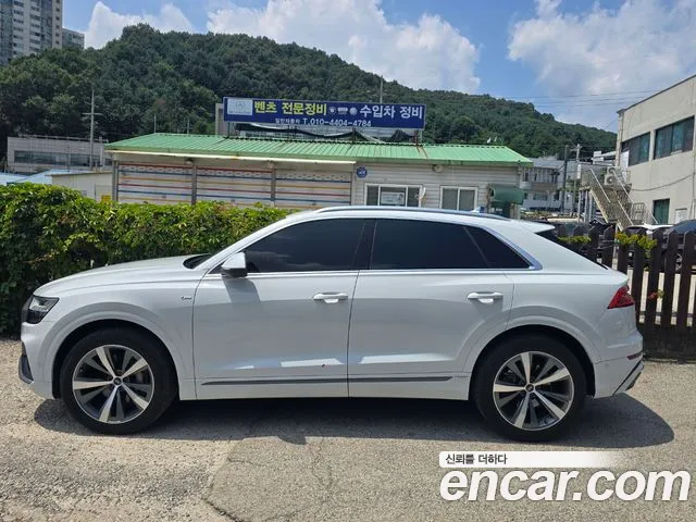 Audi Q8 2021 thumb 9