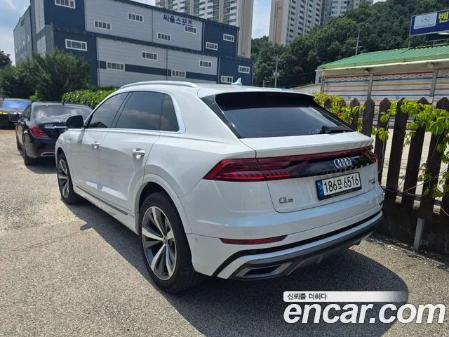 Audi Q8 2021 thumb 2