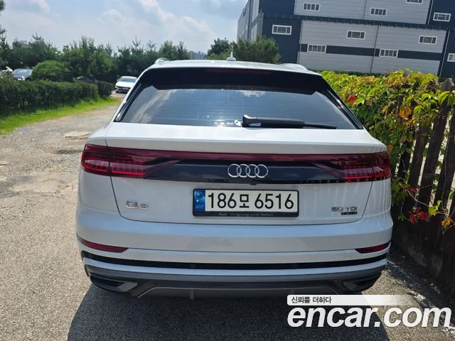 Audi Q8 2021 thumb 3