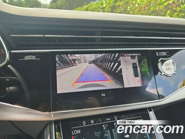 Audi Q8 2021 thumb 11