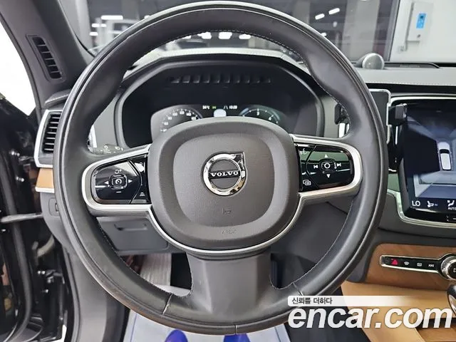 Volvo XC90 2018 thumb 9