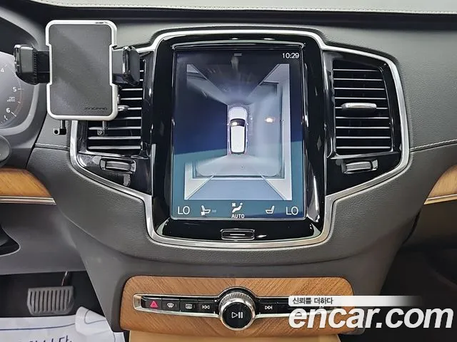 Volvo XC90 2018 thumb 10