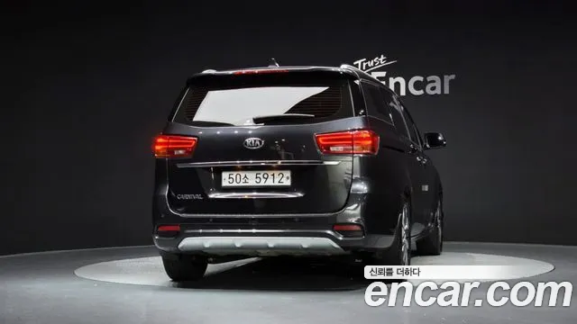 Kia Carnival 2018 thumb 5