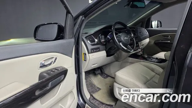 Kia Carnival 2018 thumb 2