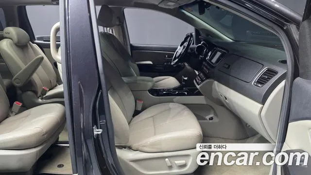 Kia Carnival 2018 thumb 6