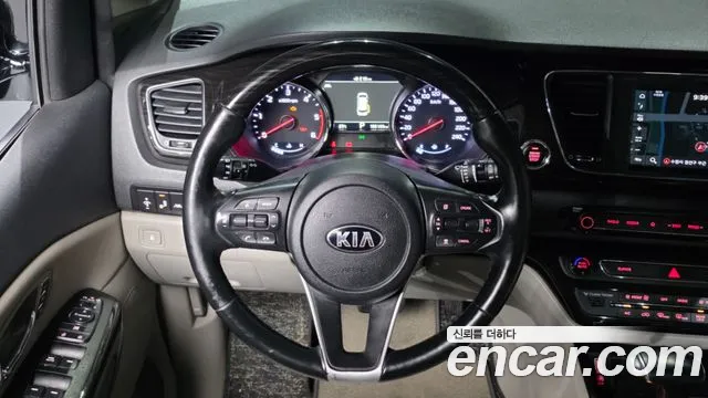 Kia Carnival 2018 thumb 9