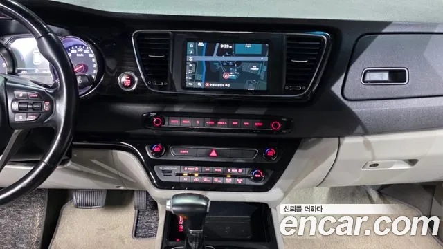 Kia Carnival 2018 thumb 3