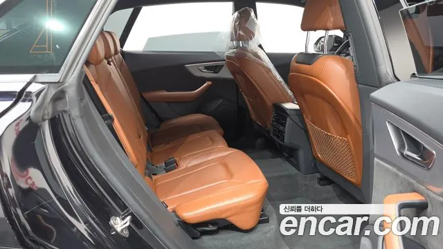 Audi Q8 2021 thumb 2
