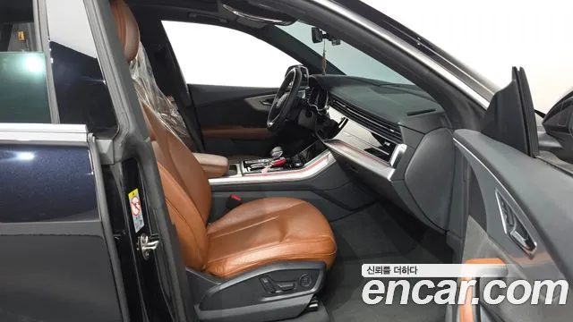 Audi Q8 2021 thumb 6