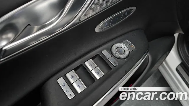 Genesis GV70 2022 thumb 3