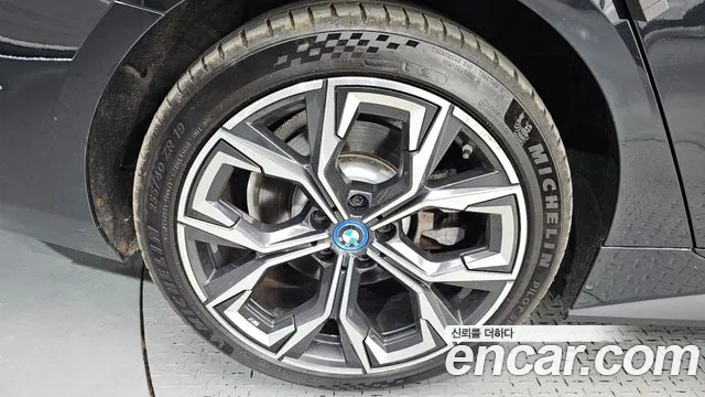 BMW i4 2022 thumb 2