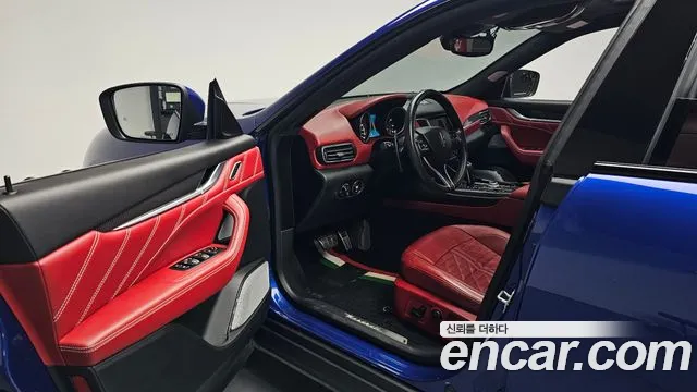 Maserati Levante 2019 thumb 11