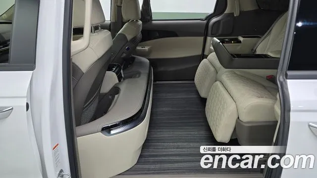Kia Carnival 2024 thumb 8