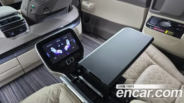 Kia Carnival 2024 thumb 3