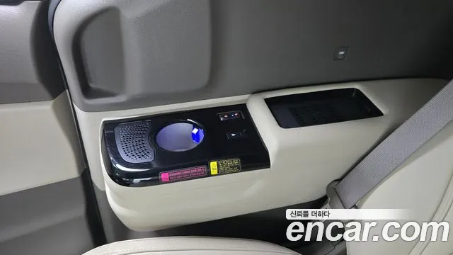 Kia Carnival 2024 thumb 2