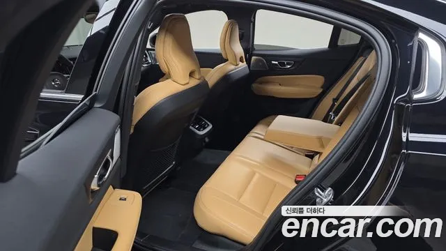 Volvo S60 2022 thumb 3