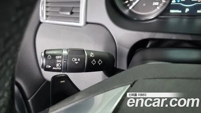 Land Rover Discovery Sport 2019 thumb 2