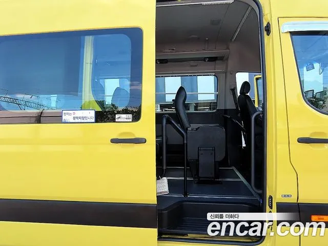 Hyundai Staria 2019 thumb 6