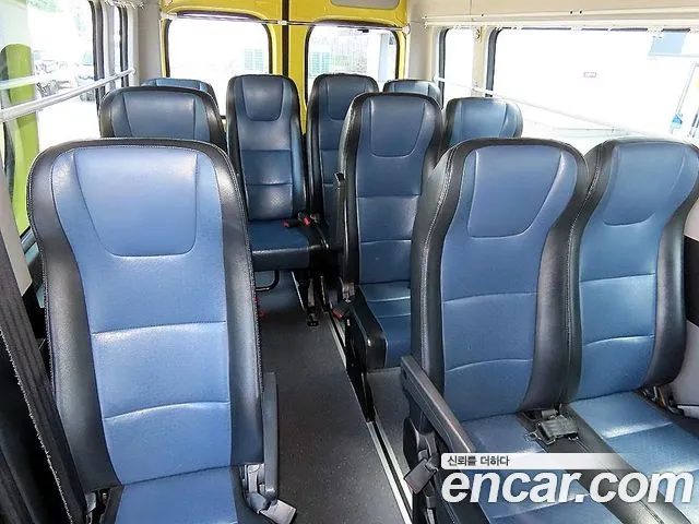 Hyundai Staria 2019 thumb 8