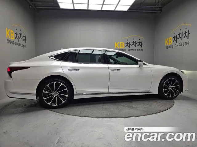Lexus LS 2022 thumb 8
