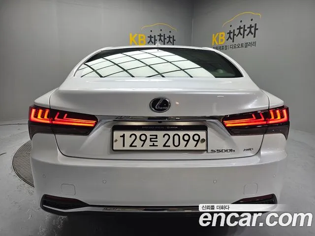 Lexus LS 2022 thumb 12