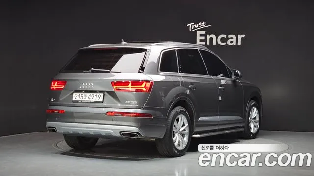 Audi Q7 2019 thumb 12