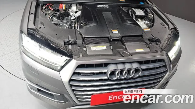 Audi Q7 2019 thumb 10