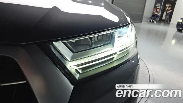 Audi Q7 2019 thumb 4