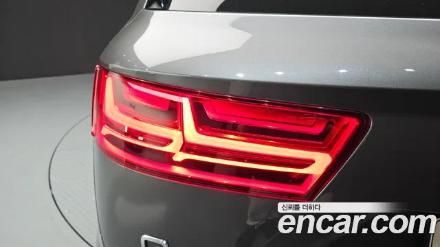 Audi Q7 2019 thumb 6