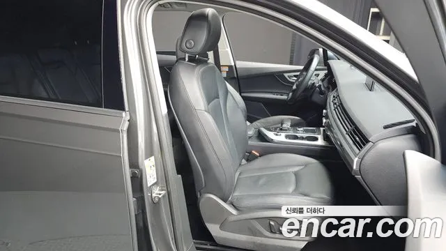 Audi Q7 2019 thumb 3