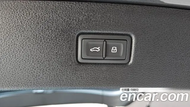 Audi Q7 2019 thumb 8