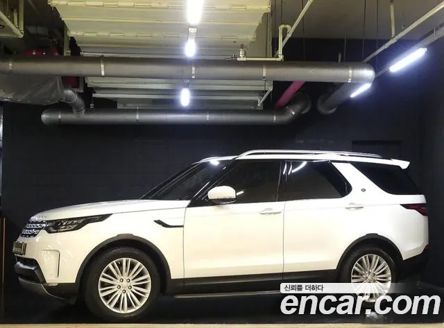 Land Rover Discovery 2017 thumb 2