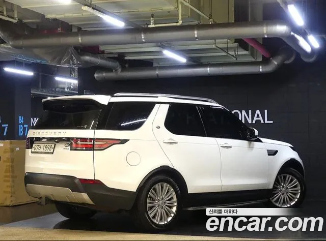 Land Rover Discovery 2017 thumb 6