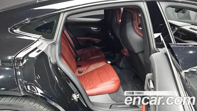 Audi e-tron GT 2022 thumb 11