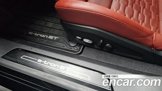Audi e-tron GT 2022 thumb 12