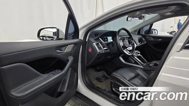 Jaguar I-PACE 2019 thumb 12