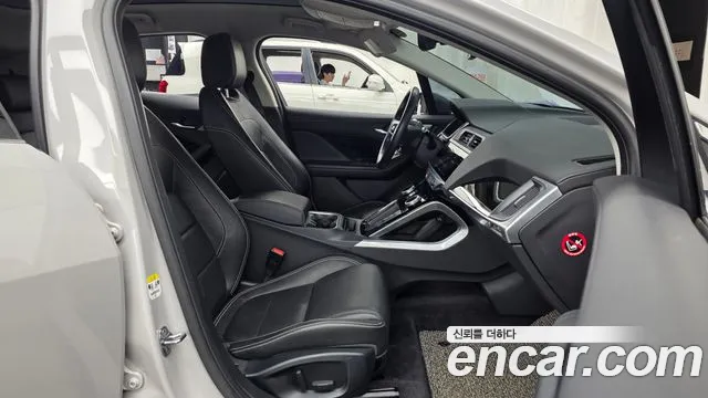 Jaguar I-PACE 2019 thumb 5
